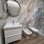 Luxury 11 باري